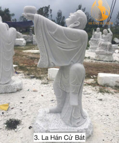 Tượng La Hán Cử Bát